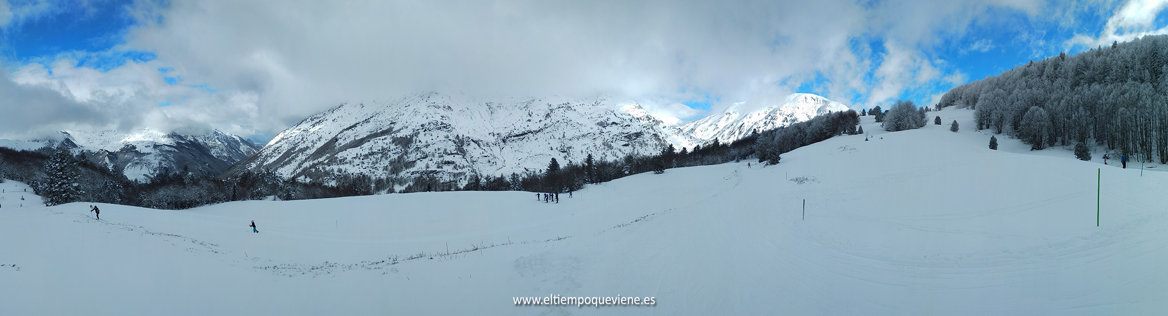 Panorámica pistas de esquí estación Somport, Pic de Mayou, Monte Astún y Pico de la Raca