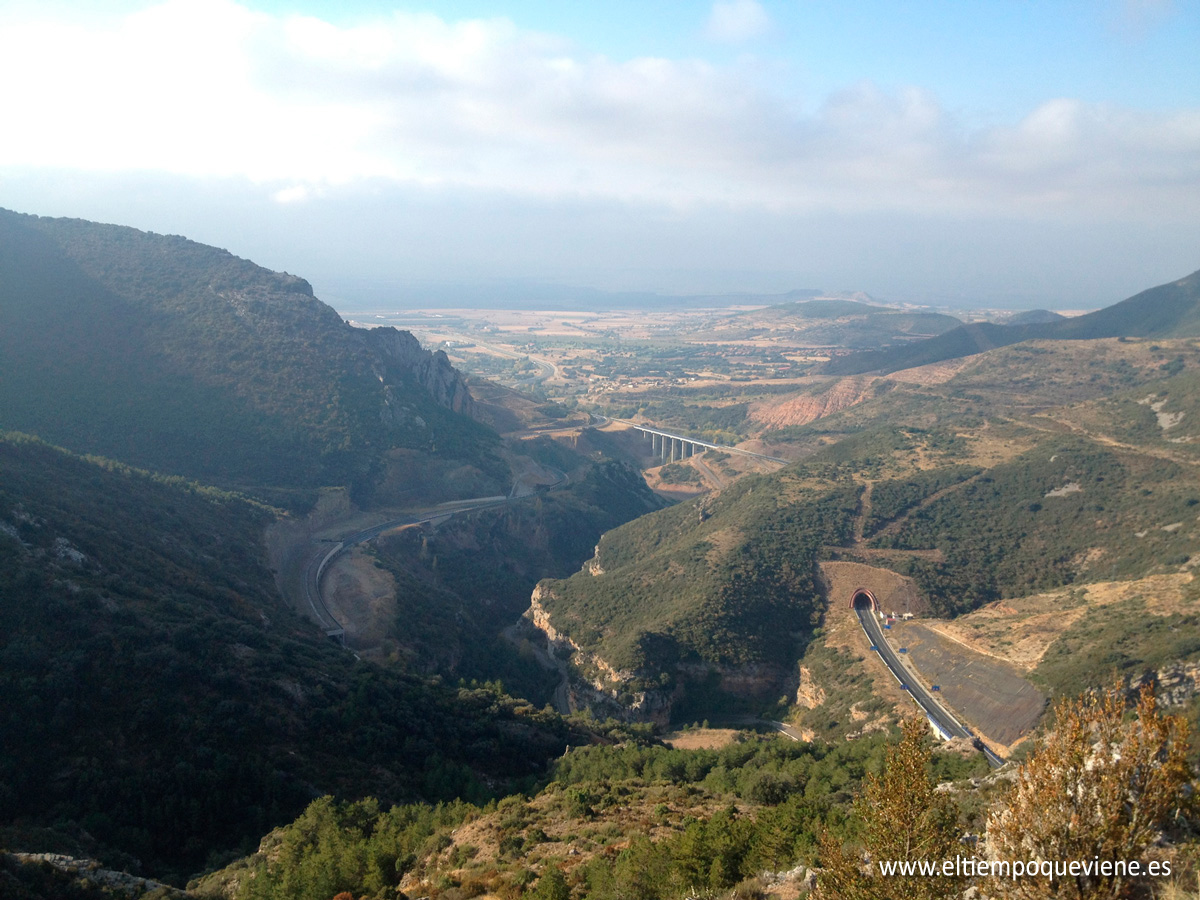 Vistas hacia la hoya de Huesca y la autovía del Monrrepos.