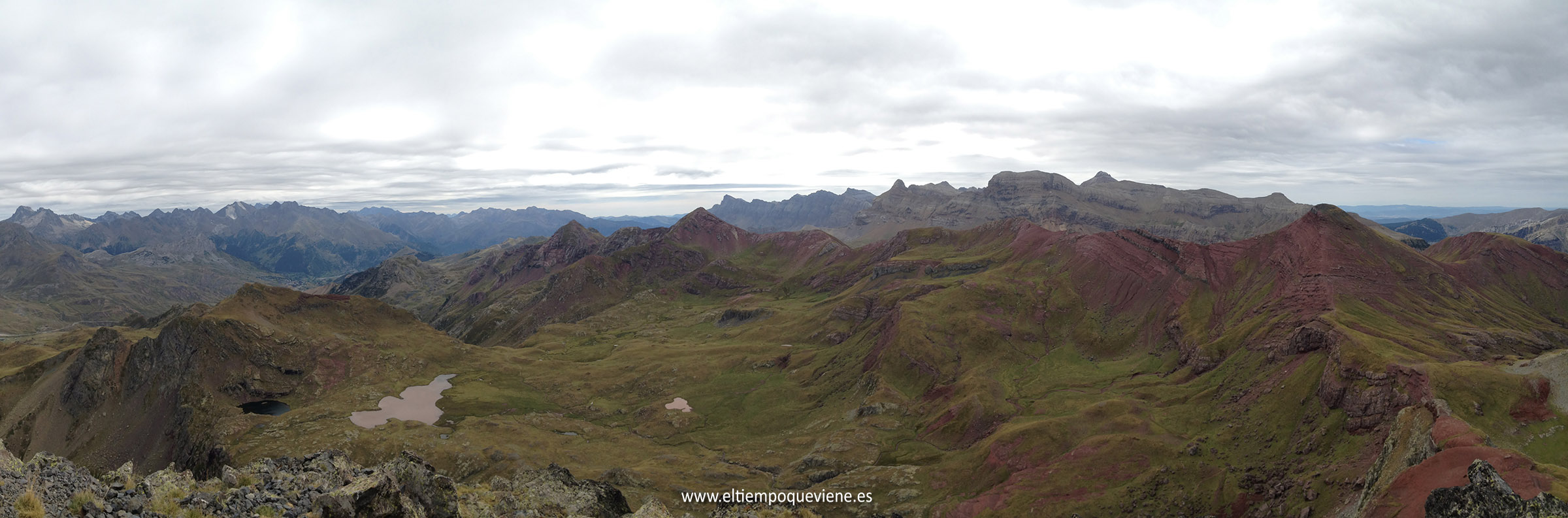 Cresta por la que aremos el resto de picos (de derecha a izquierda): Pico Vértice de Anayet, Pico Garmo de Izas, Pico Arroyeras y Pico de Culivillas